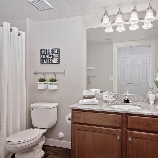 Boulder Canyon - Spacious Bathroom with Bath Tub Boulder Canyon - Spacious Bathroom with Bath Tub